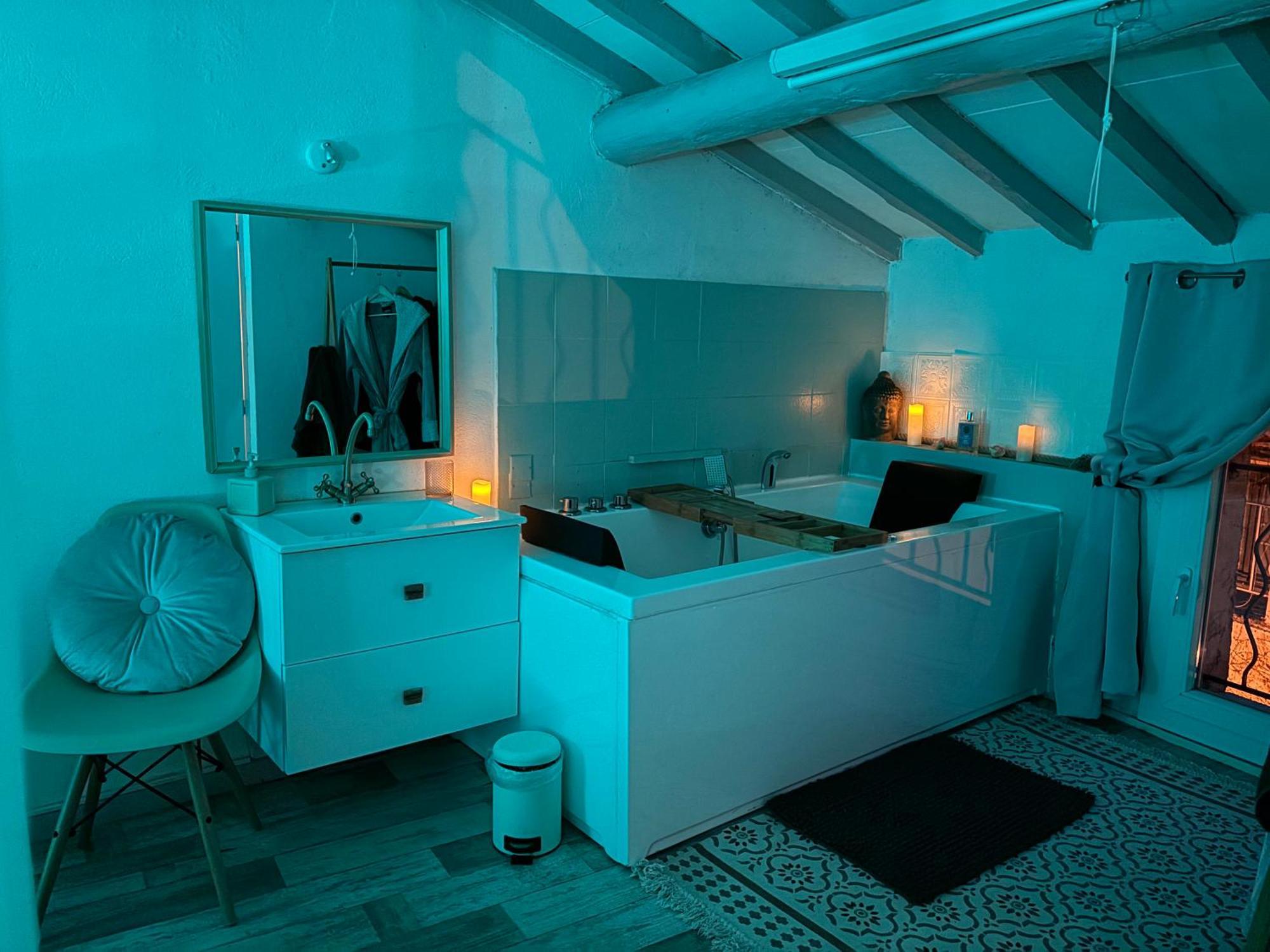 Love Appart Balneo Jacuzzi Romantique Insolite Le Barroux ภายนอก รูปภาพ